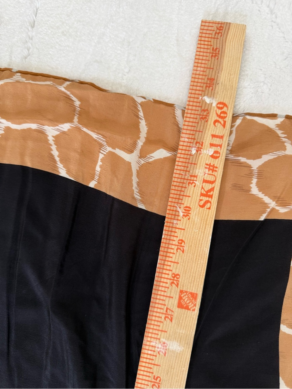 NWT Full SILK XL LARGE Scarf Stunning Giraffe Print Sarong Black Gold Brown - Picture 4 of 6
